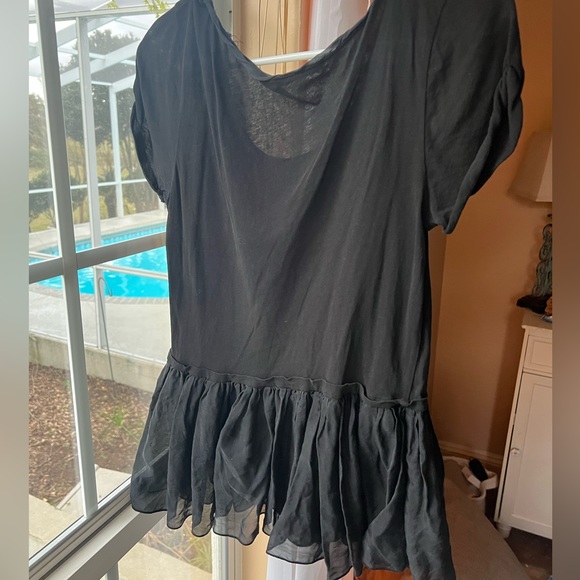 Alice & Olivia Black Short Sleeve Scoop Neck Tee With Tulle Bottom Ruffle - Picture 5 of 7